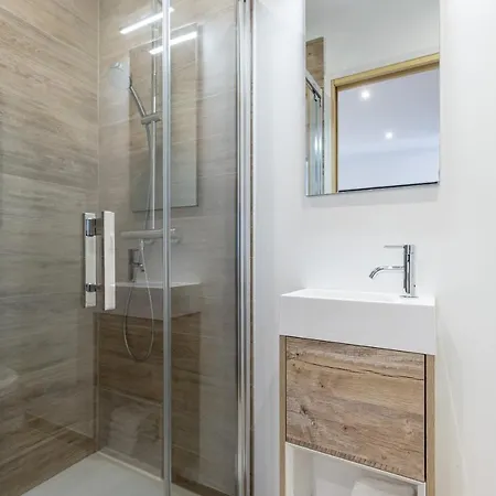 Le Clemenceau Apartment *